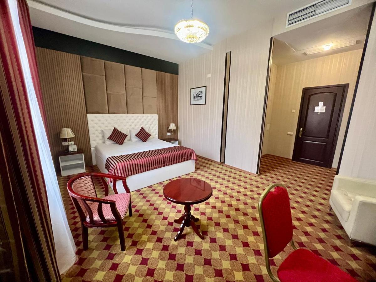 Armenian Royal Palace Jerevan Buitenkant foto
