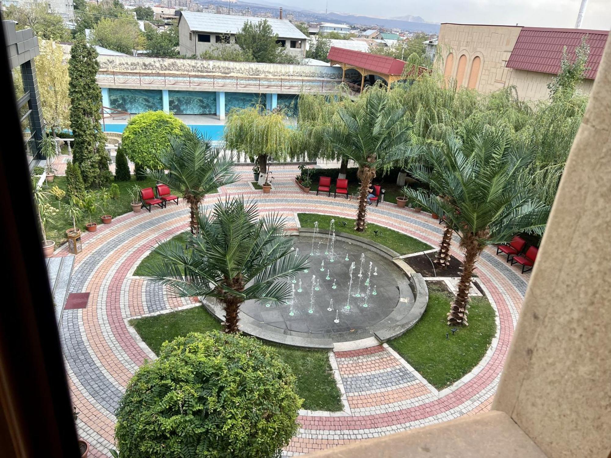 Armenian Royal Palace Jerevan Buitenkant foto