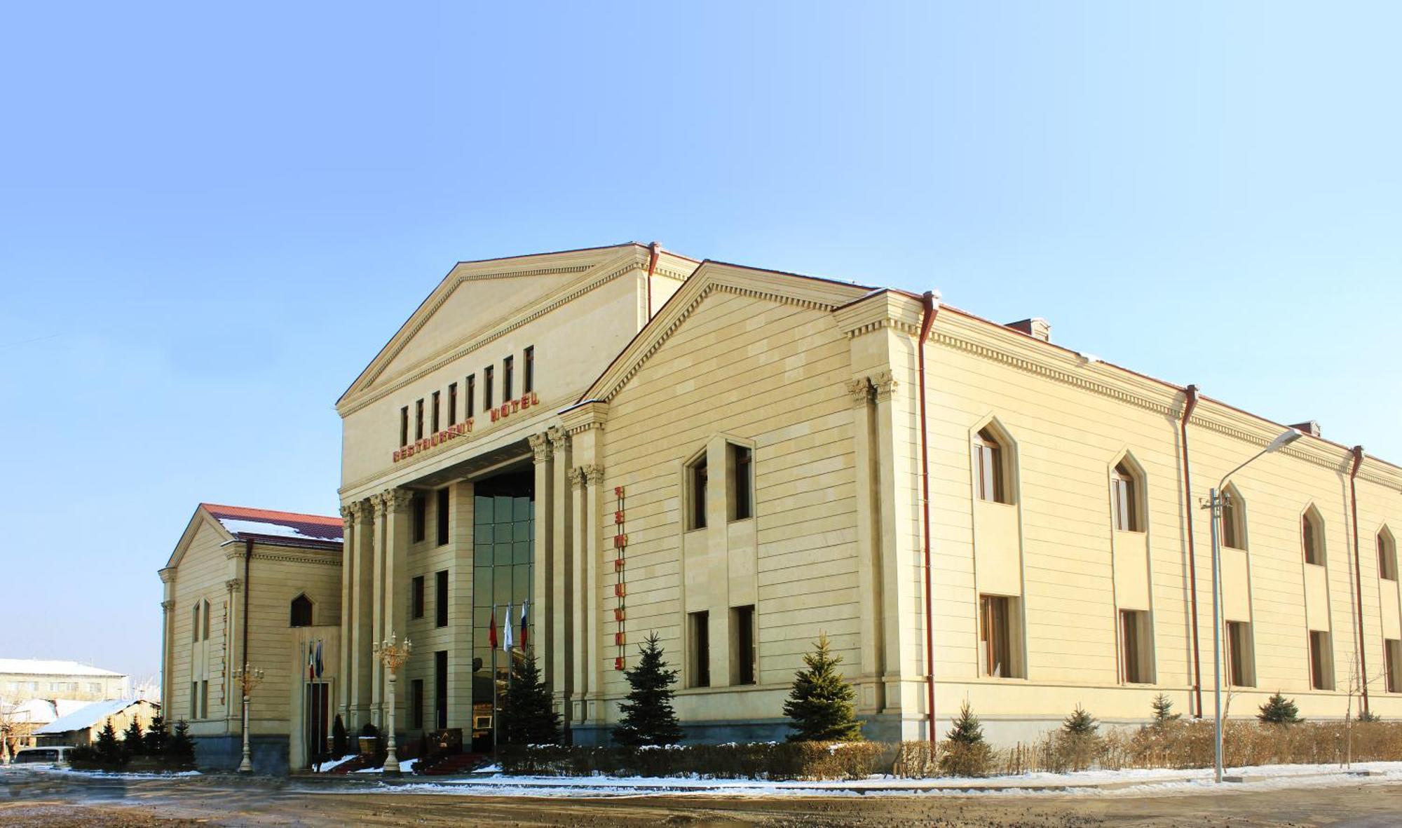 Armenian Royal Palace Jerevan Buitenkant foto
