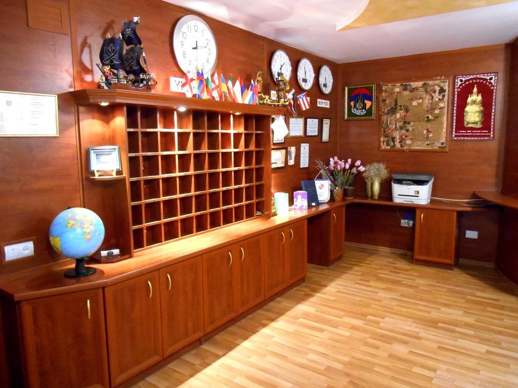 Armenian Royal Palace Jerevan Buitenkant foto