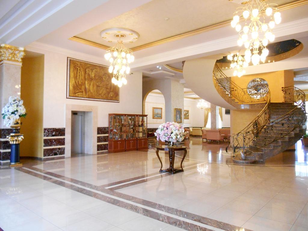 Armenian Royal Palace Jerevan Buitenkant foto