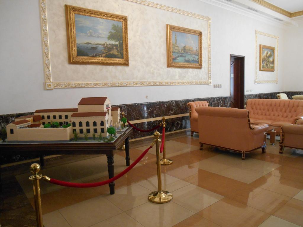 Armenian Royal Palace Jerevan Buitenkant foto