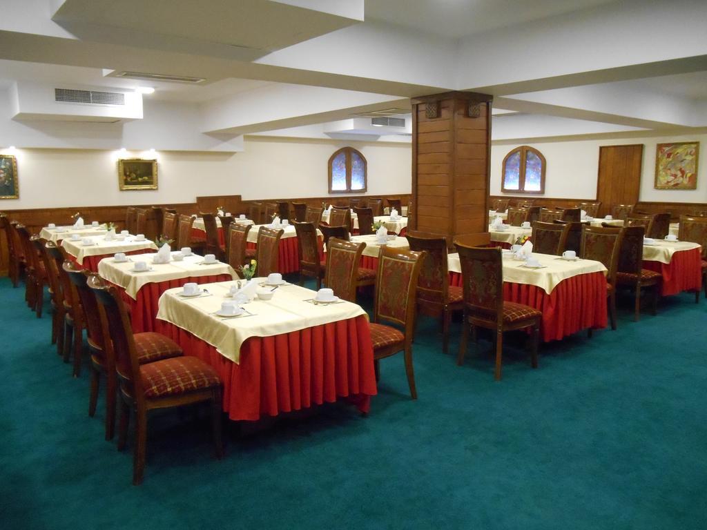 Armenian Royal Palace Jerevan Buitenkant foto