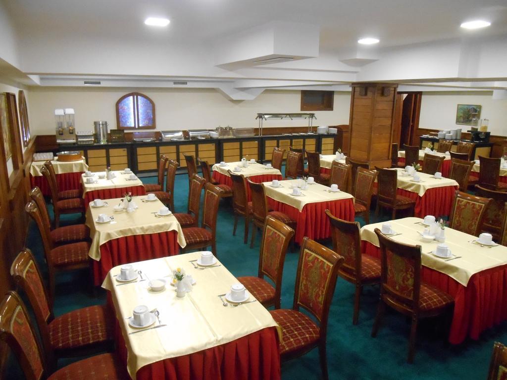 Armenian Royal Palace Jerevan Buitenkant foto