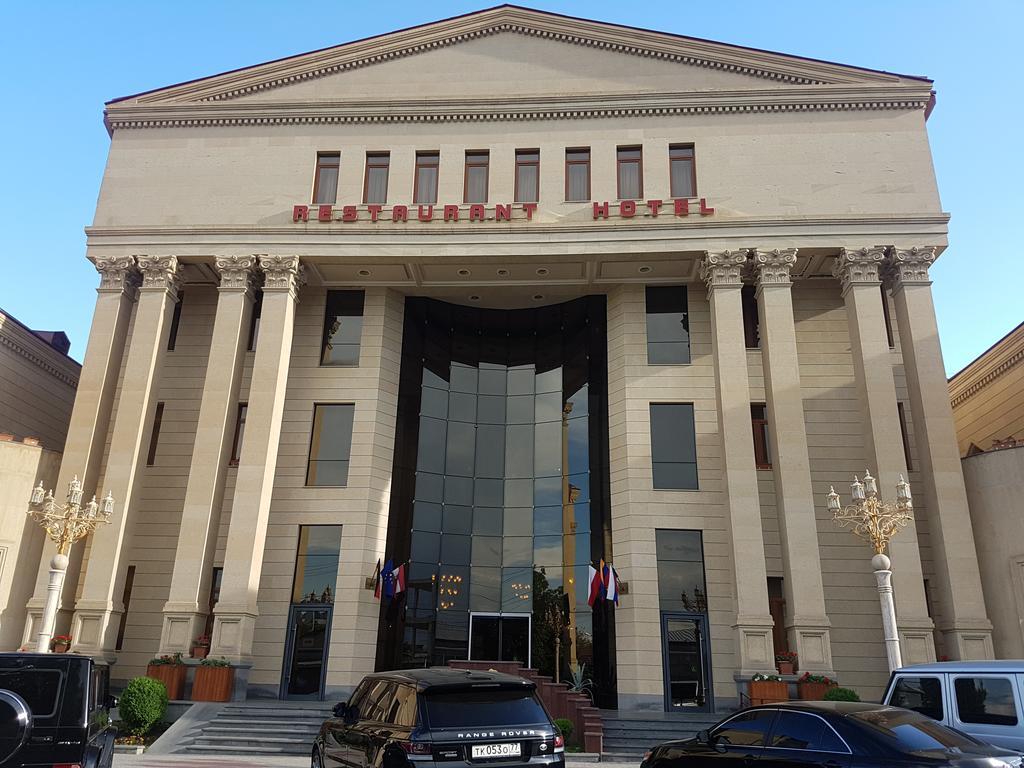 Armenian Royal Palace Jerevan Buitenkant foto