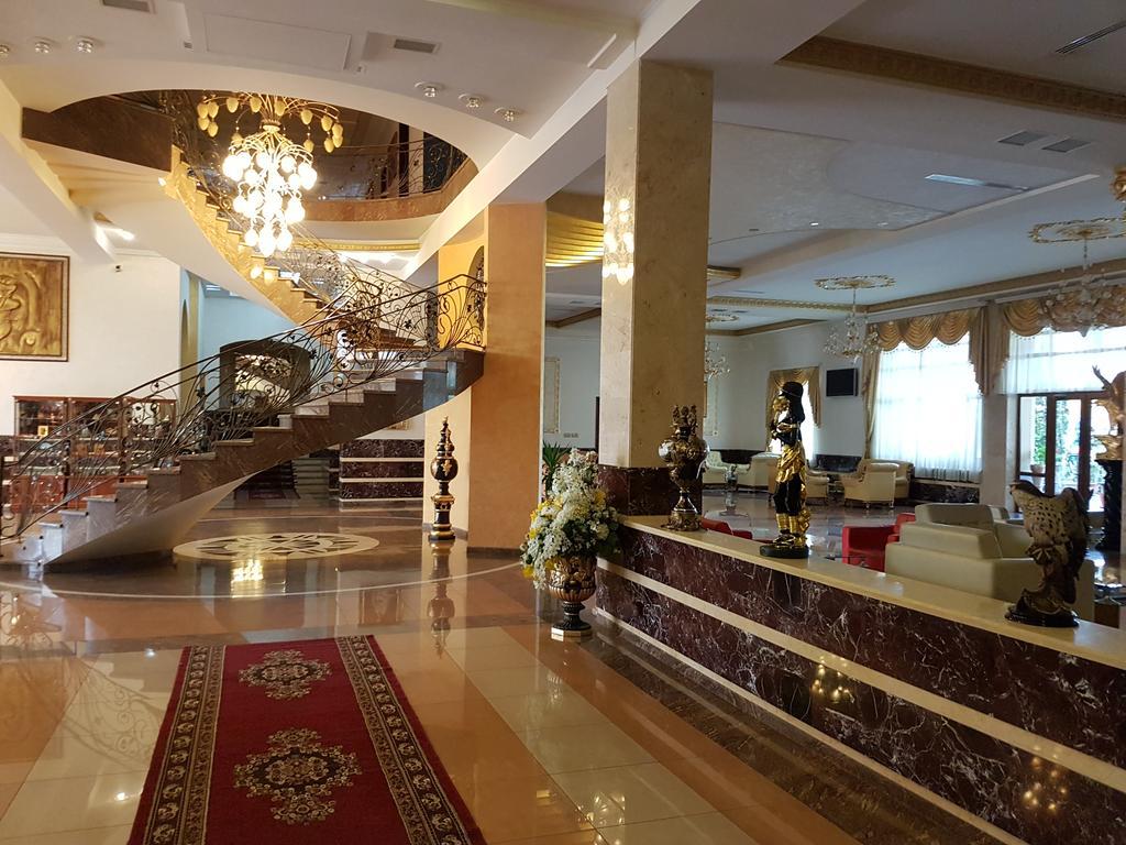 Armenian Royal Palace Jerevan Buitenkant foto