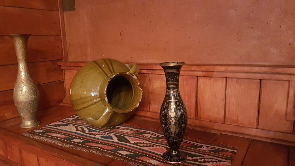 Armenian Royal Palace Jerevan Buitenkant foto