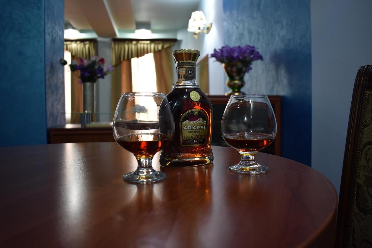 Armenian Royal Palace Jerevan Buitenkant foto