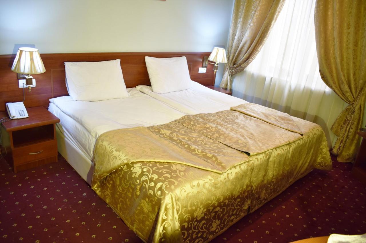 Armenian Royal Palace Jerevan Buitenkant foto